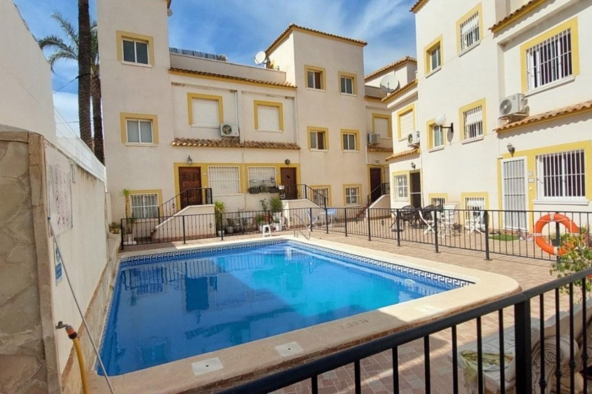 Resale - Townhouse -
Torremendo