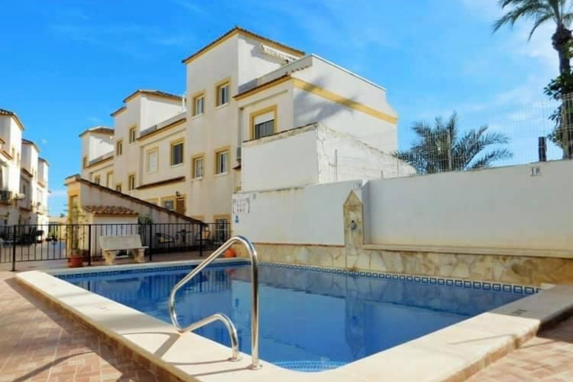 Resale - Townhouse -
Torremendo