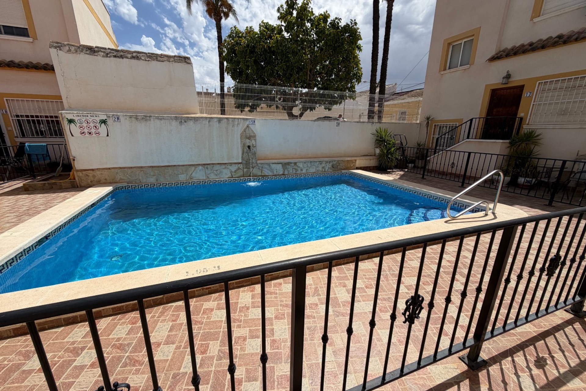 Resale - Townhouse -
Torremendo