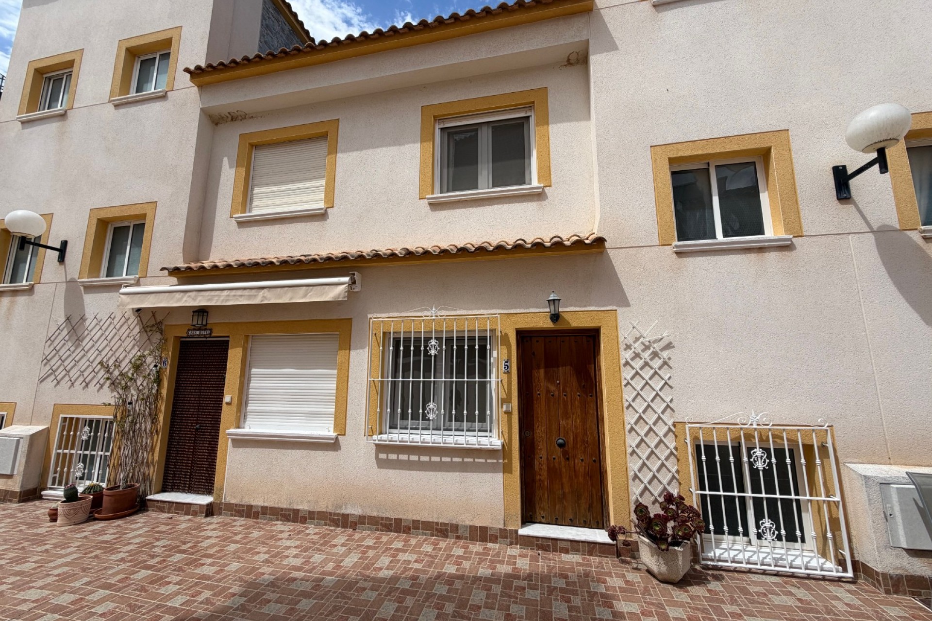 Resale - Townhouse -
Torremendo