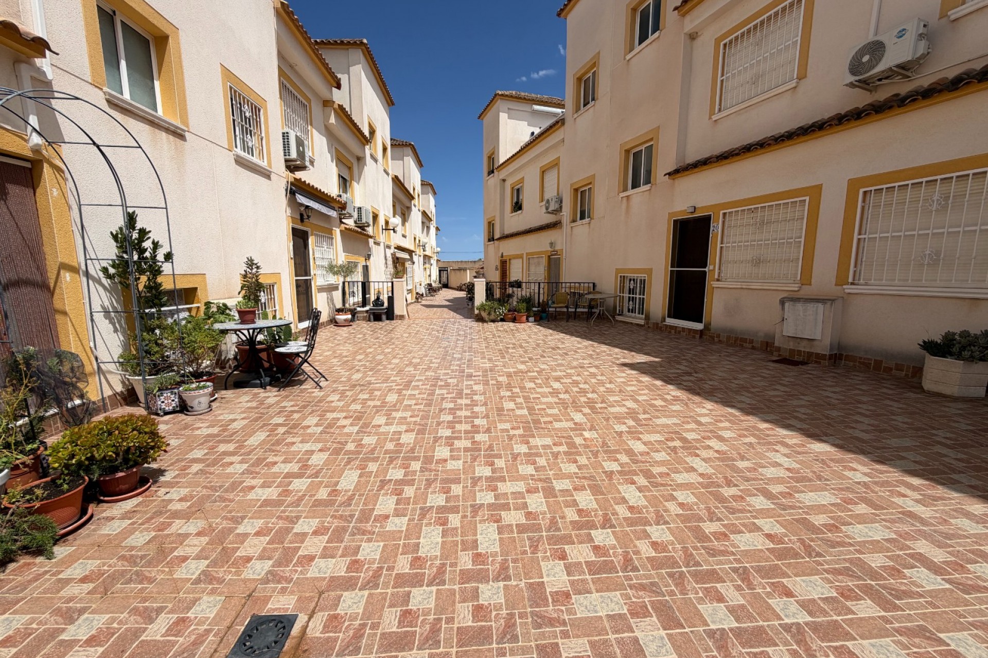 Resale - Townhouse -
Torremendo
