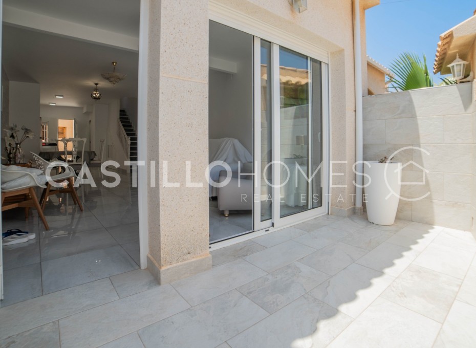 Resale - Townhouse -
Torrevieja - Urb. Rosaleda
