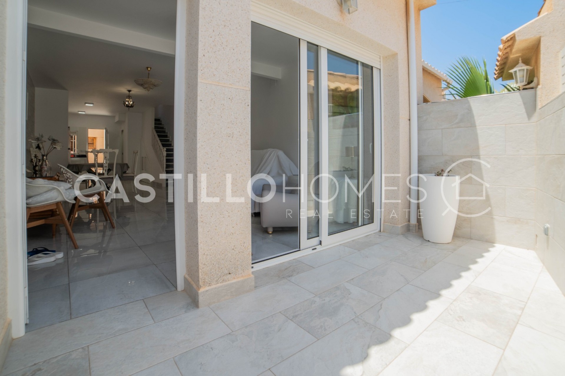 Resale - Townhouse -
Torrevieja - Urb. Rosaleda