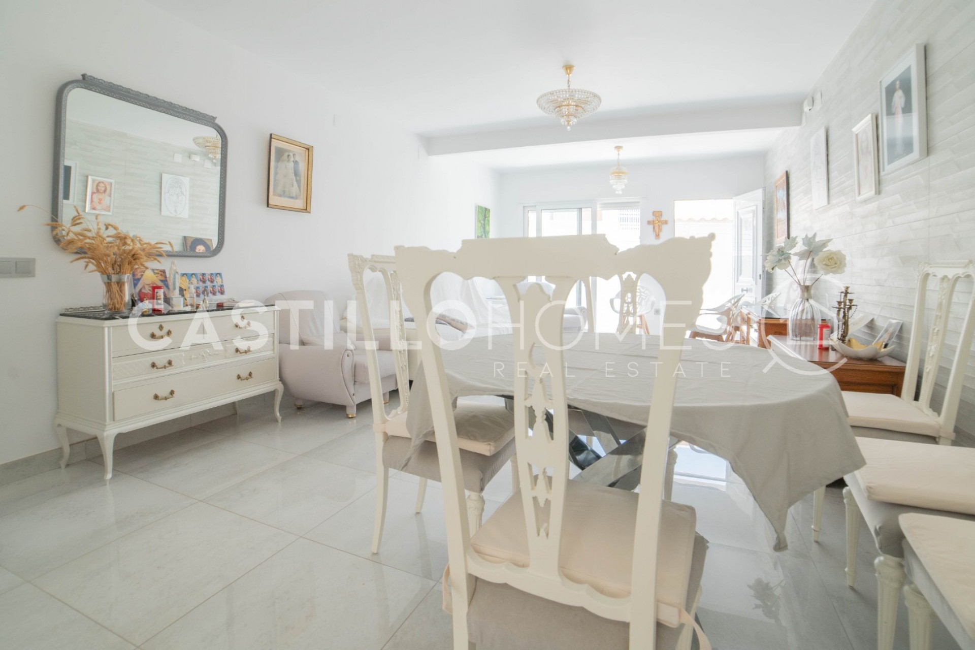 Resale - Townhouse -
Torrevieja - Urb. Rosaleda