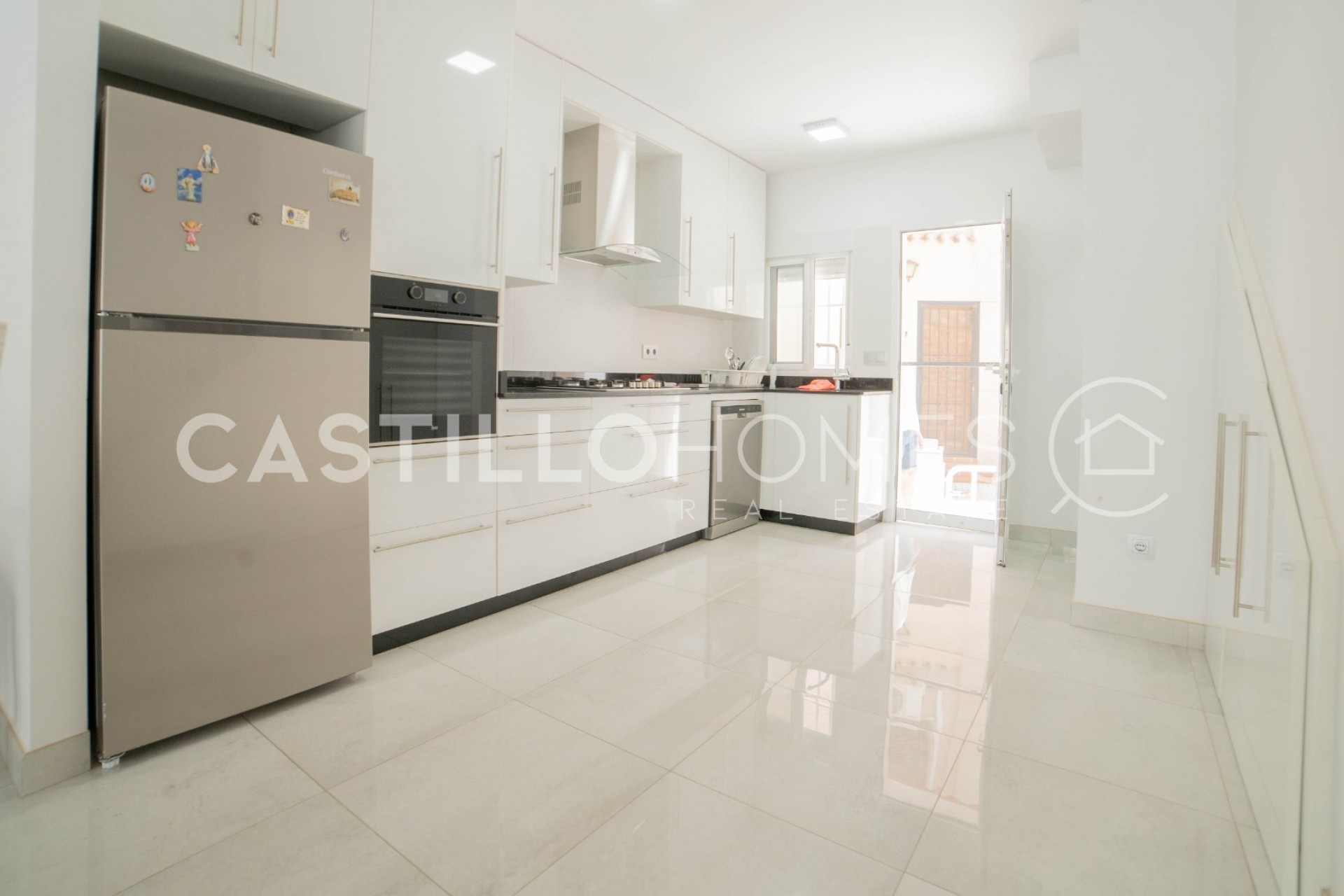 Resale - Townhouse -
Torrevieja - Urb. Rosaleda