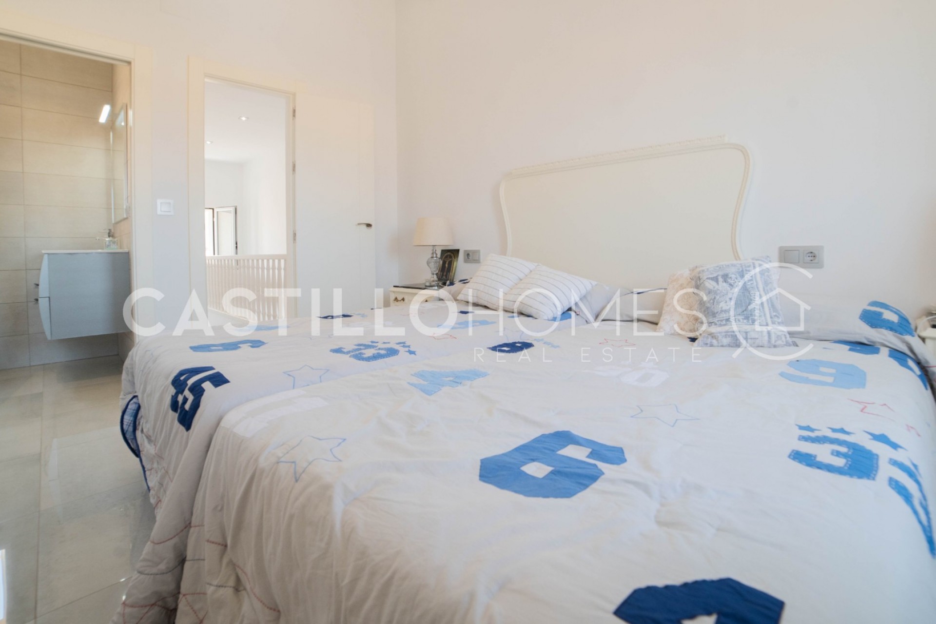 Resale - Townhouse -
Torrevieja - Urb. Rosaleda