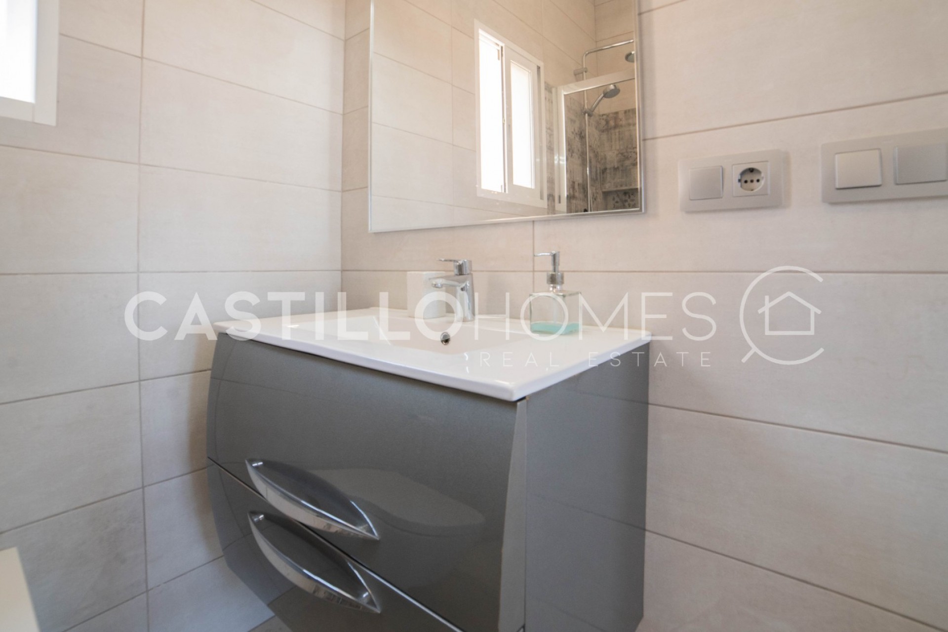 Resale - Townhouse -
Torrevieja - Urb. Rosaleda
