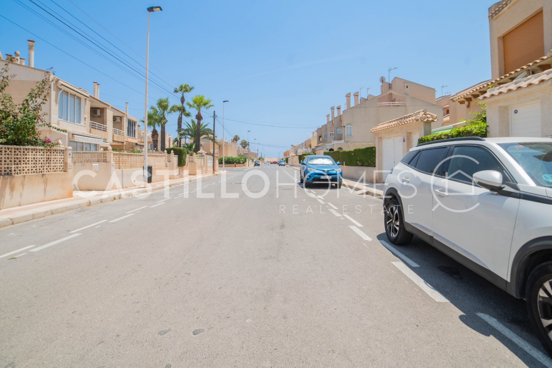 Resale - Townhouse -
Torrevieja - Urb. Rosaleda