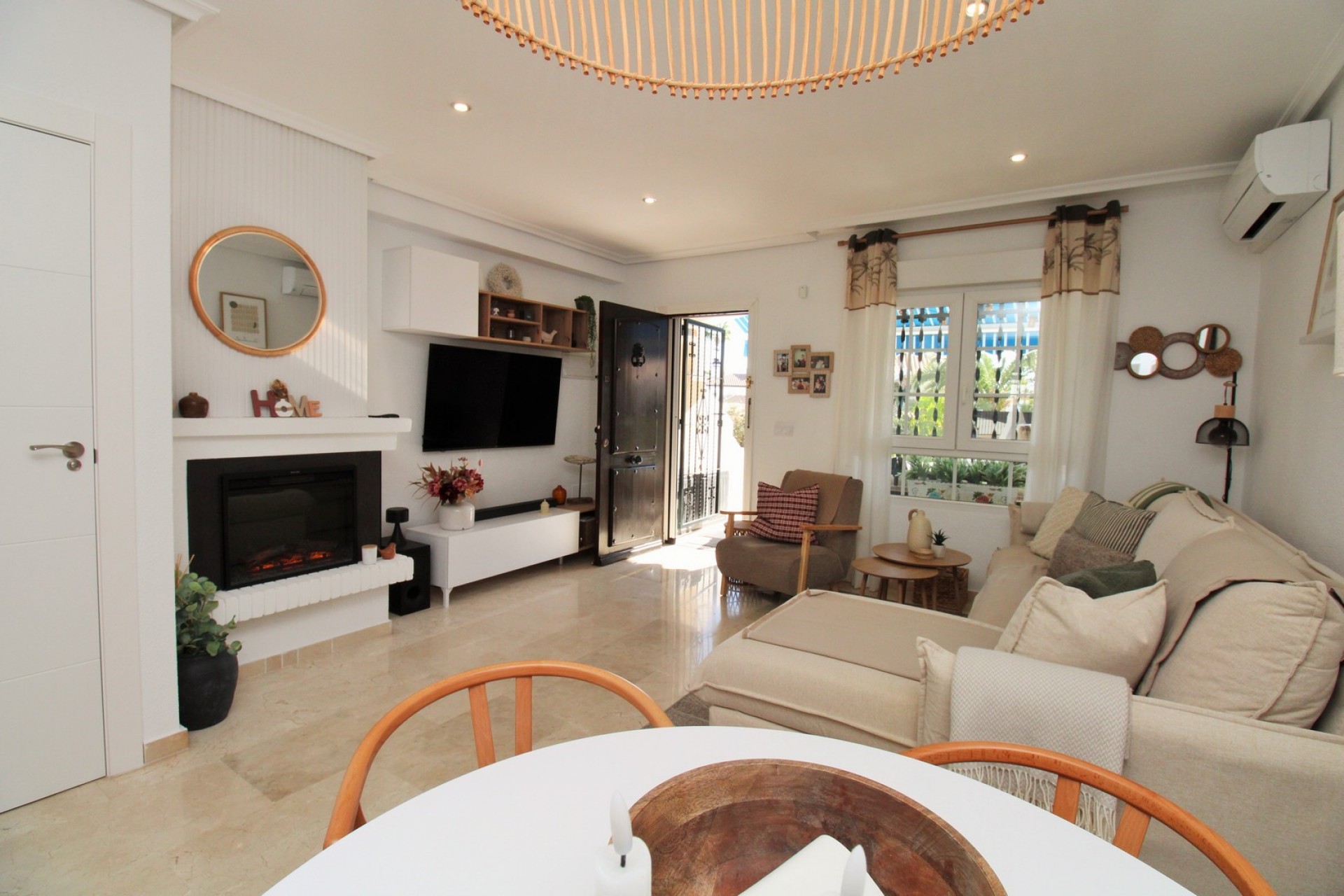 Resale - Townhouse -
Villamartin - Las Violetas