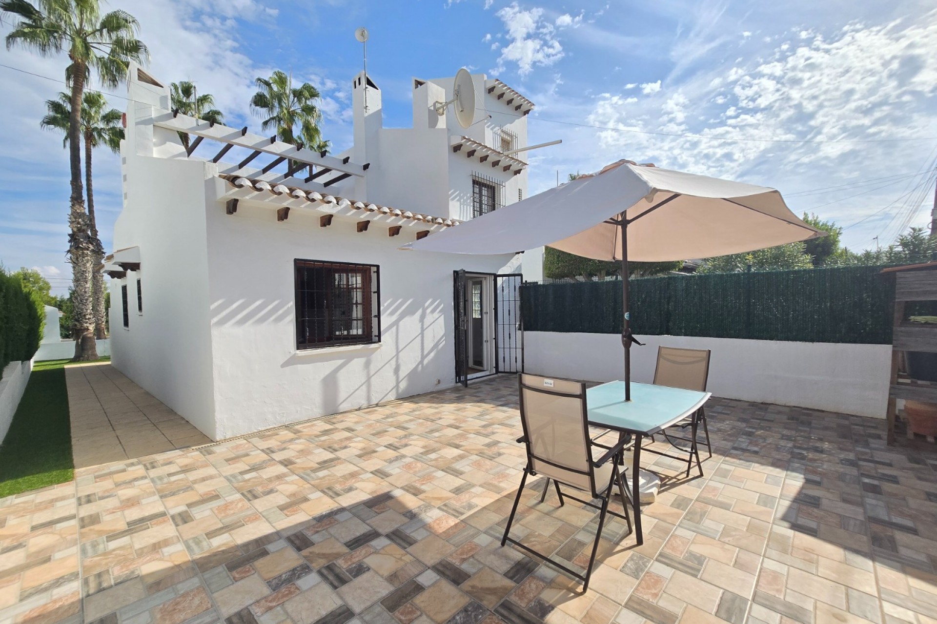 Resale - Townhouse * -
Villamartin * - Los Dolses *