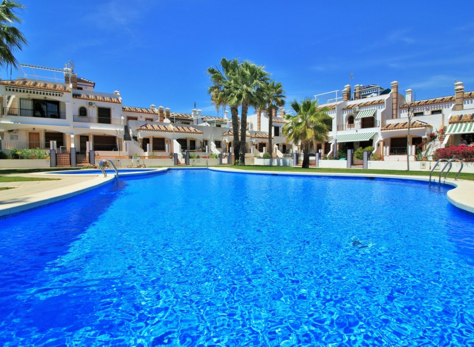 Resale - Townhouse -
Villamartin - PAU 8