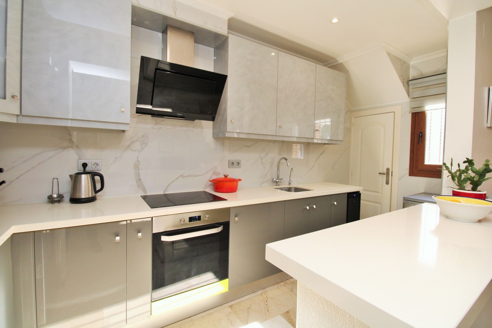 Resale - Townhouse -
Villamartin - PAU 8