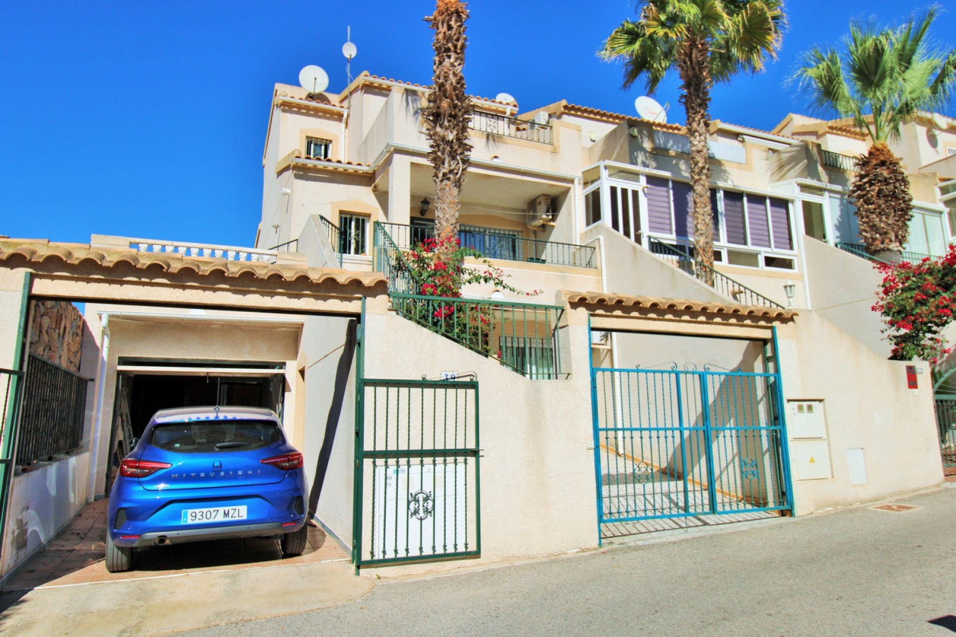 Resale - Townhouse -
Villamartin