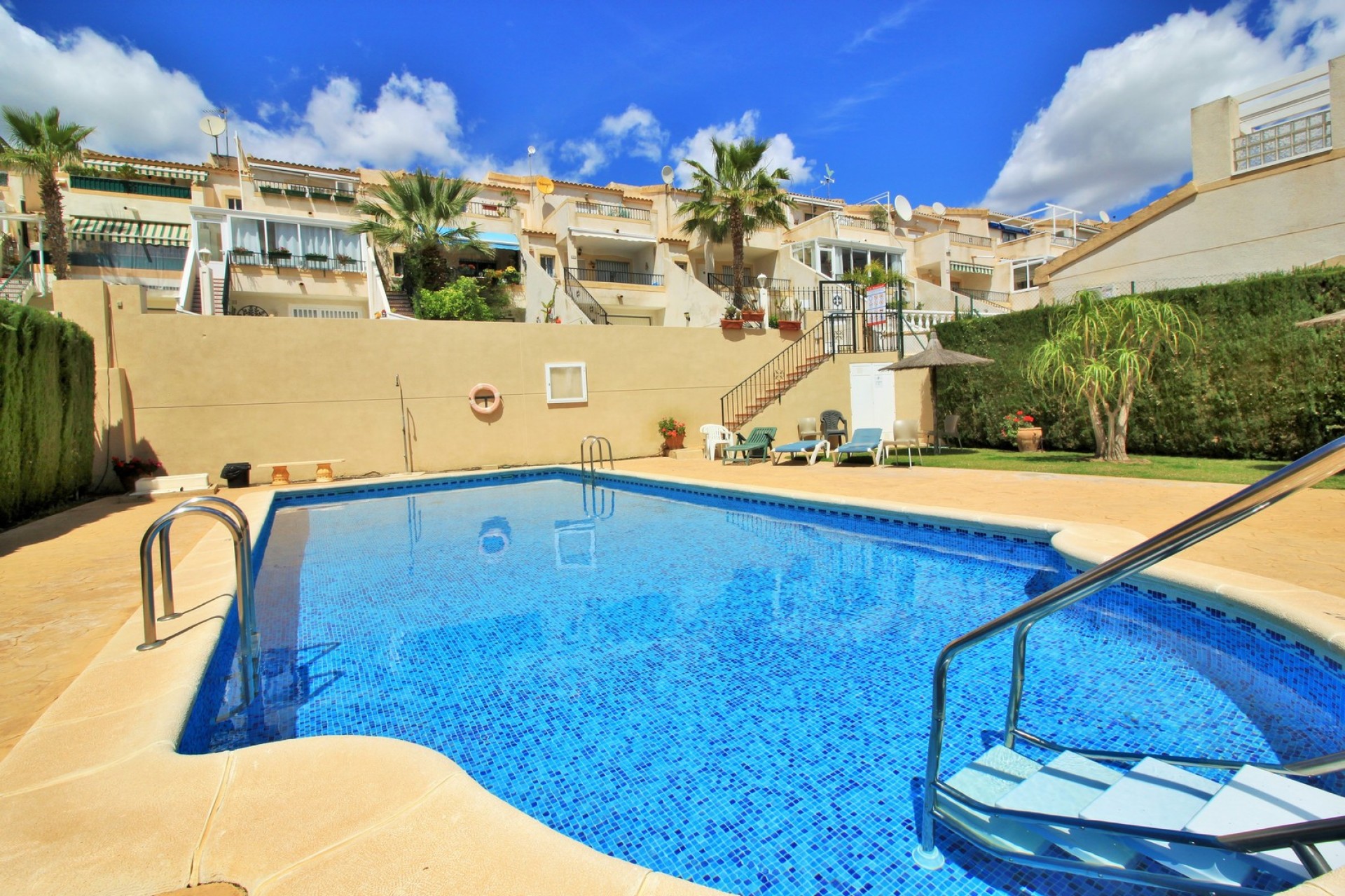 Resale - Townhouse -
Villamartin
