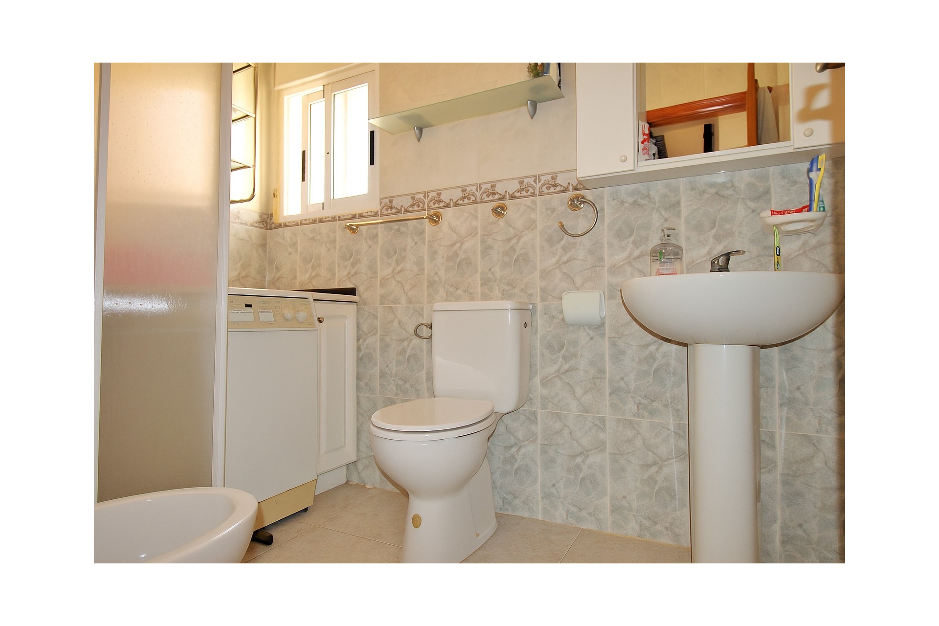 Resale - Townhouse -
Villamartin