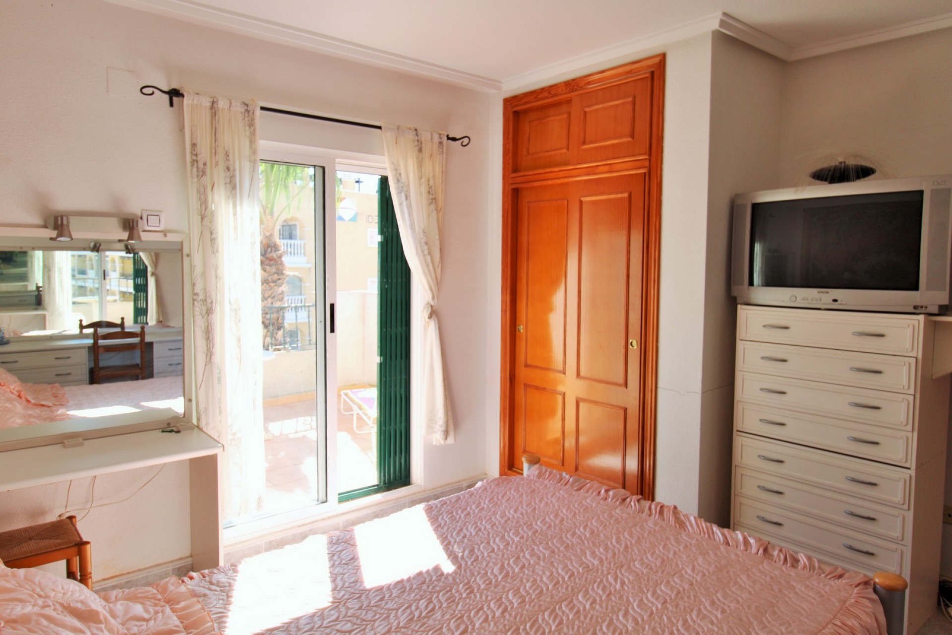Resale - Townhouse -
Villamartin