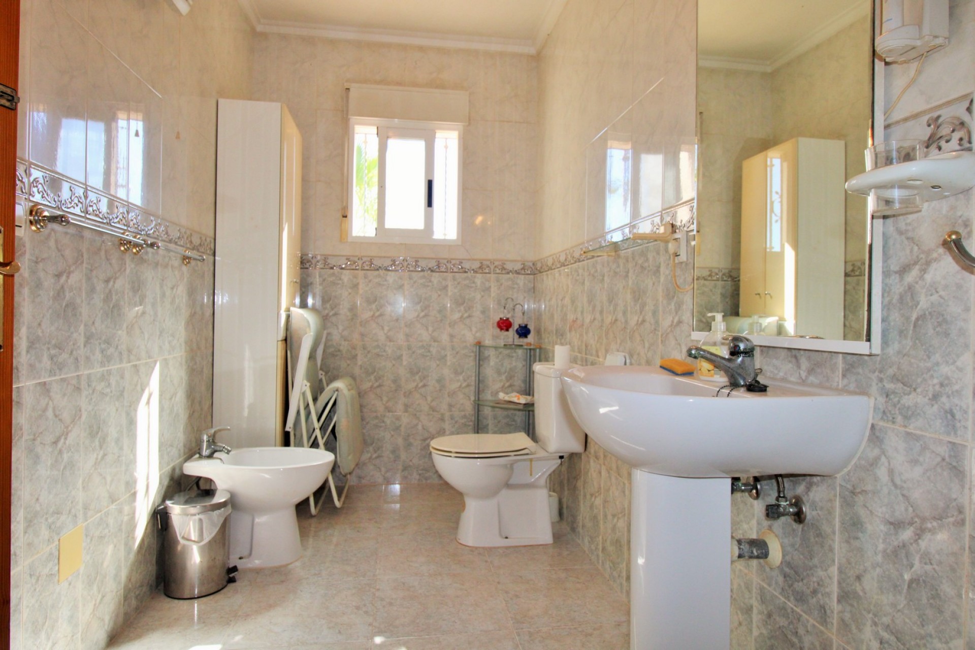 Resale - Townhouse -
Villamartin