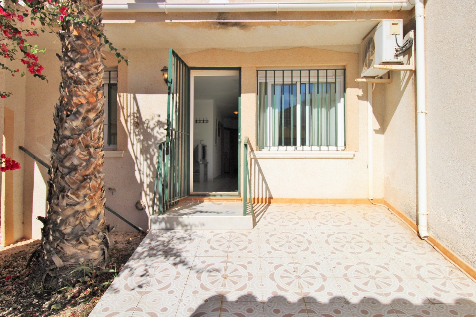 Resale - Townhouse -
Villamartin