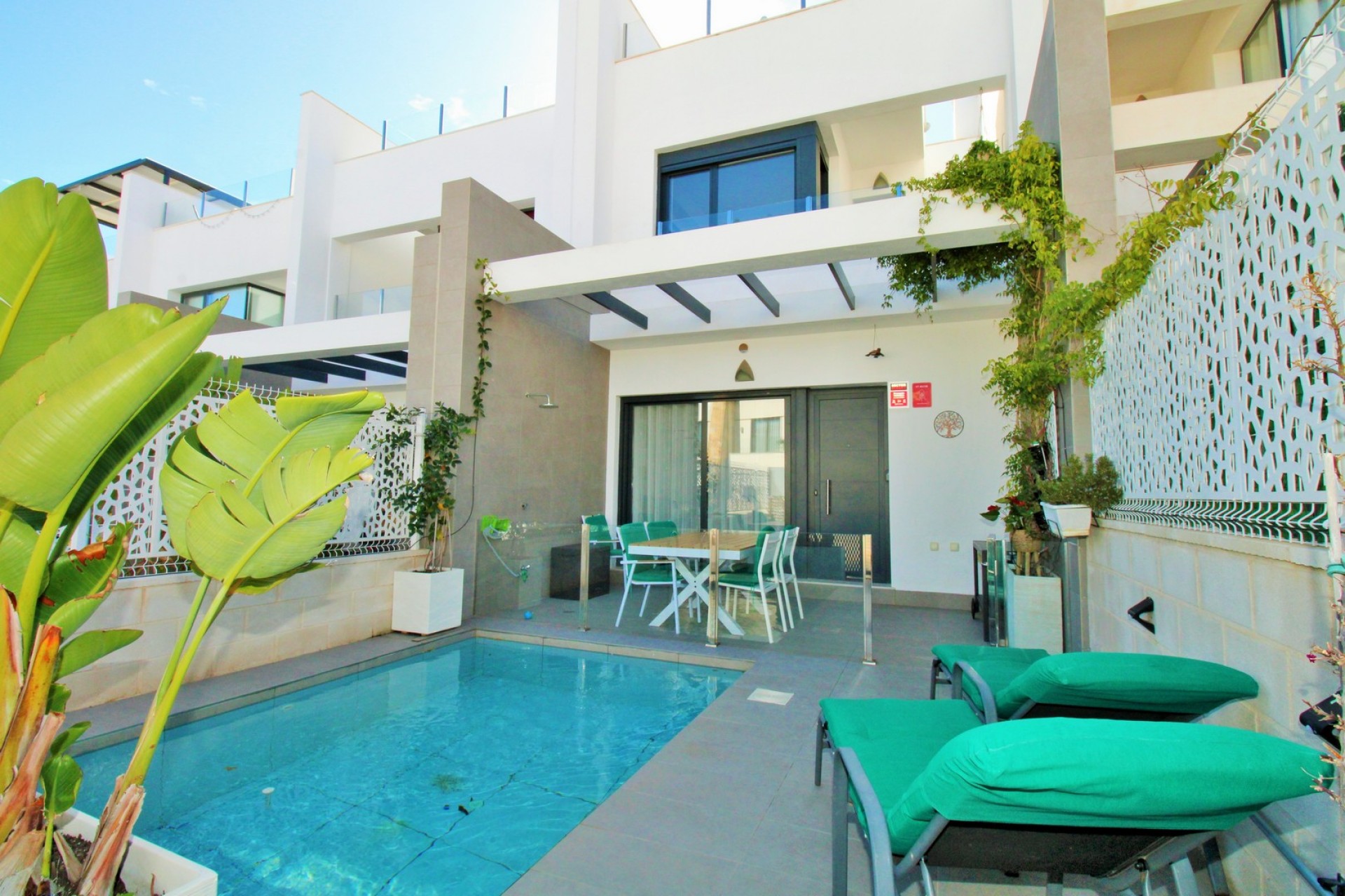Resale - Townhouse -
Villamartin