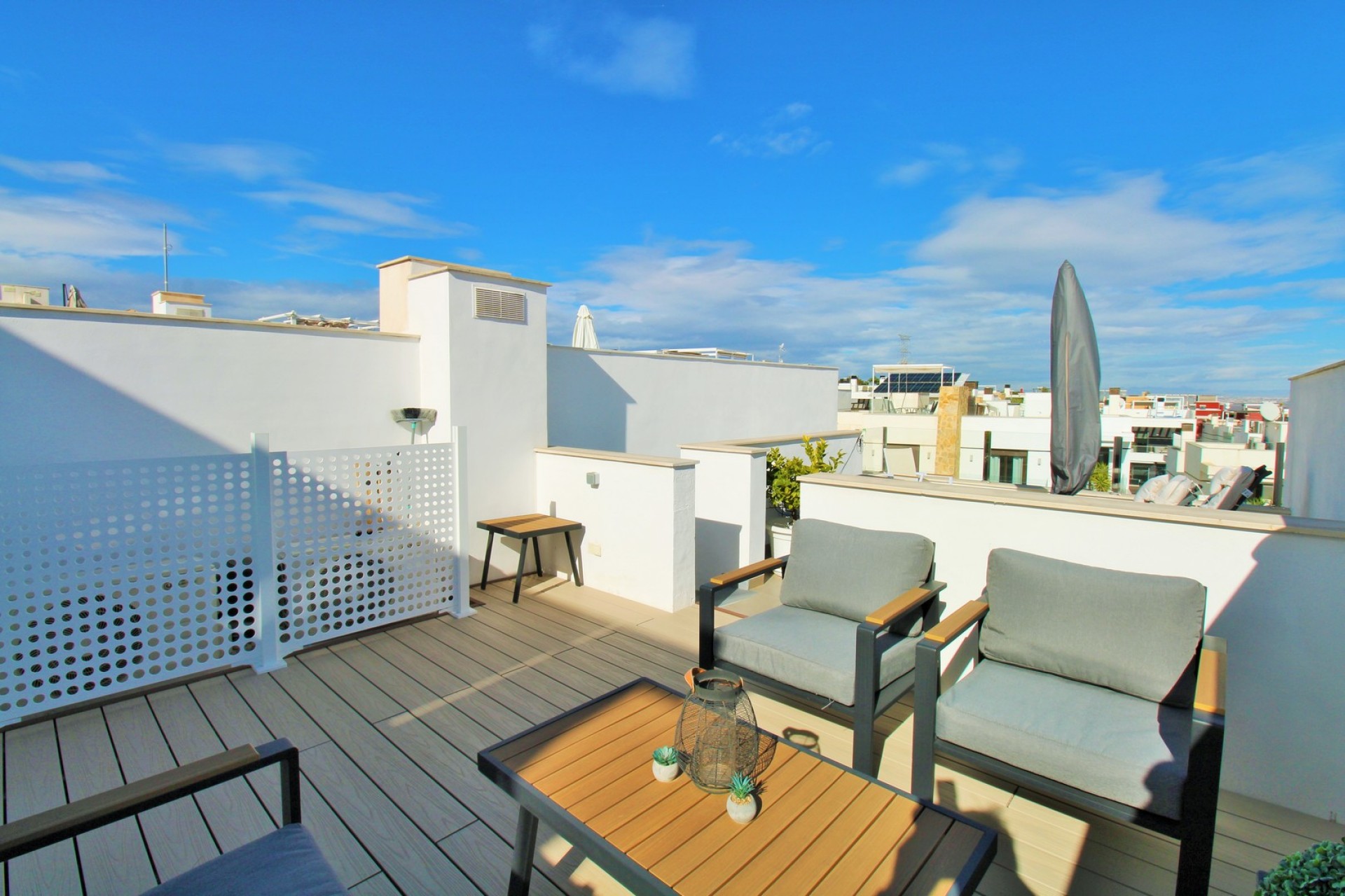 Resale - Townhouse -
Villamartin