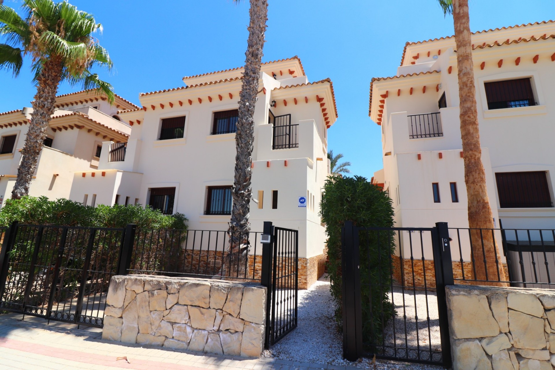 Resale - Villa -
Algorfa - La finca Golf