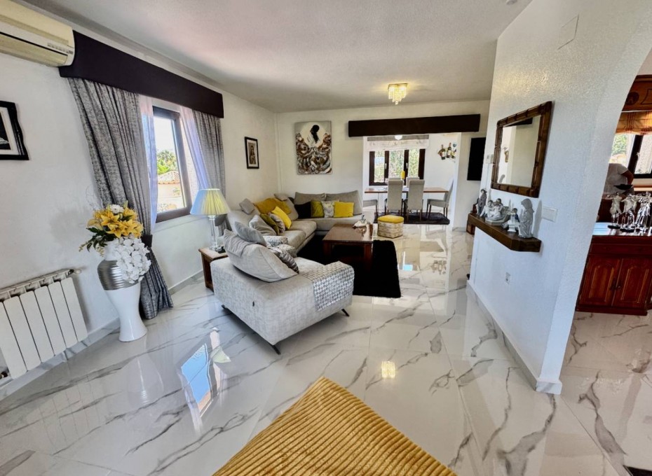 Resale - Villa -
Algorfa - Lomas de La Juliana