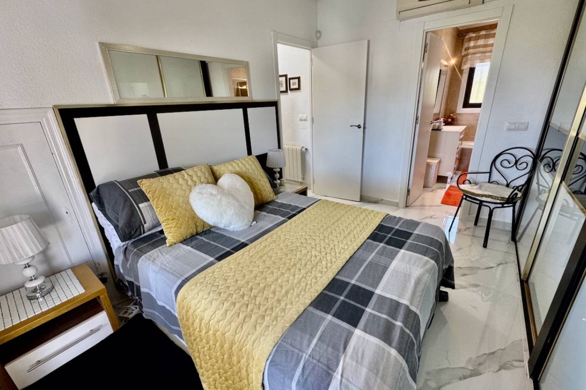 Resale - Villa -
Algorfa - Lomas de La Juliana