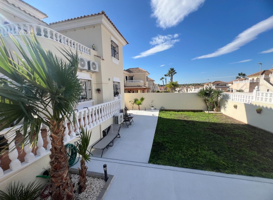 Resale - Villa -
Algorfa