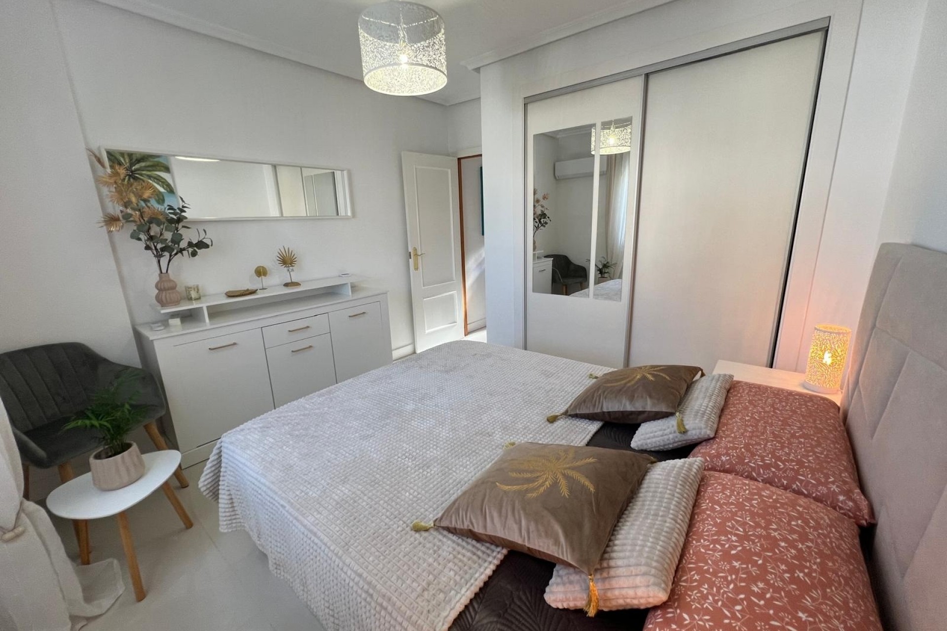 Resale - Villa -
Algorfa