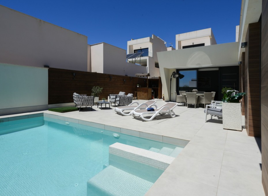 Resale - Villa -
Benijofar