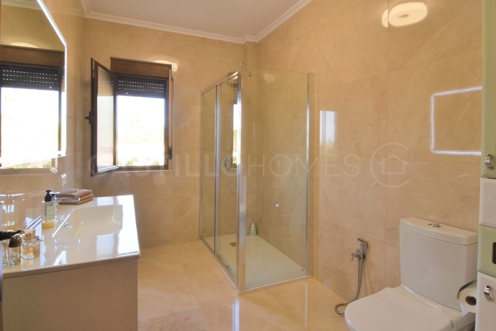 Resale - Villa -
Ciudad Quesada - Urbanizaciones