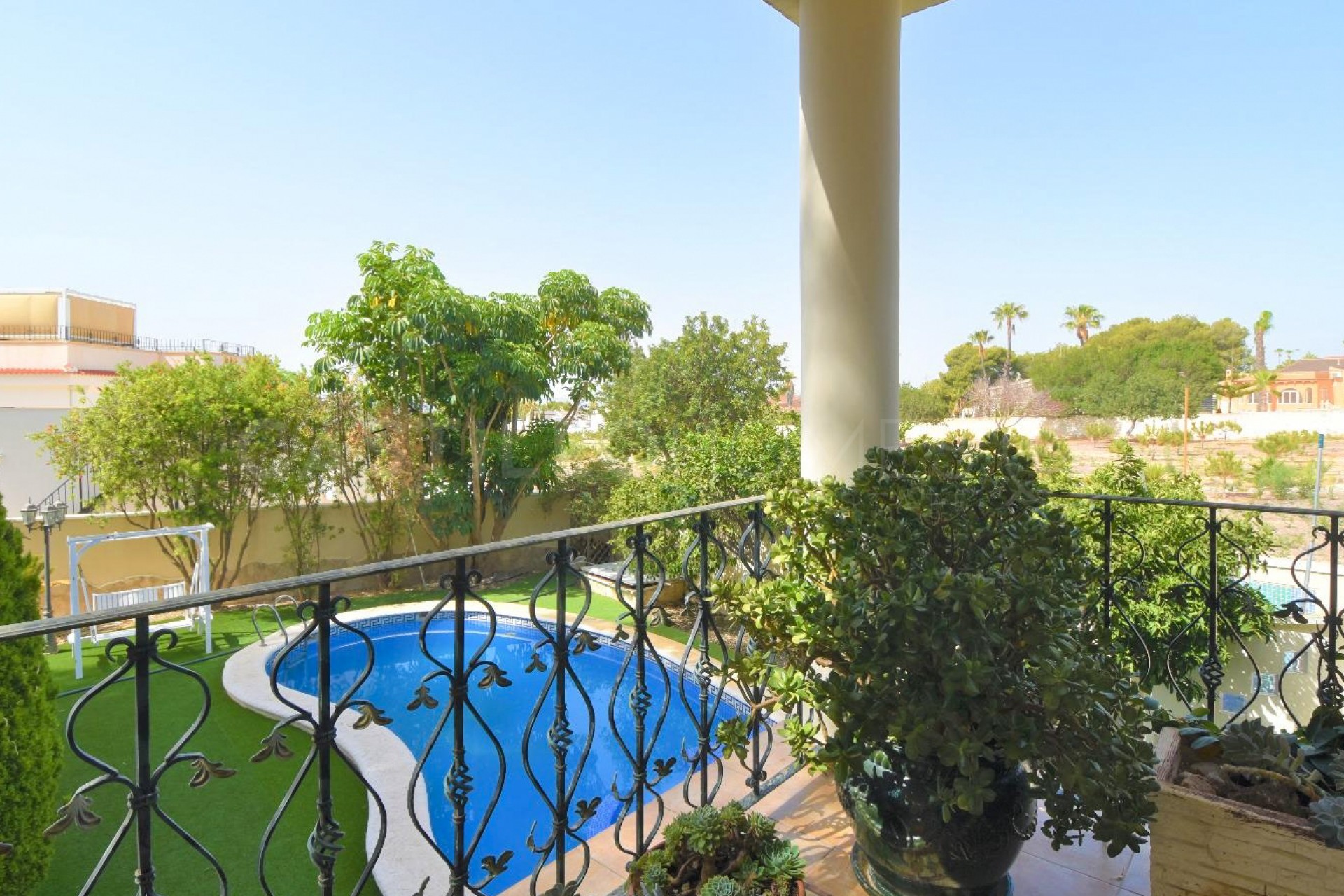 Resale - Villa -
Ciudad Quesada - Urbanizaciones