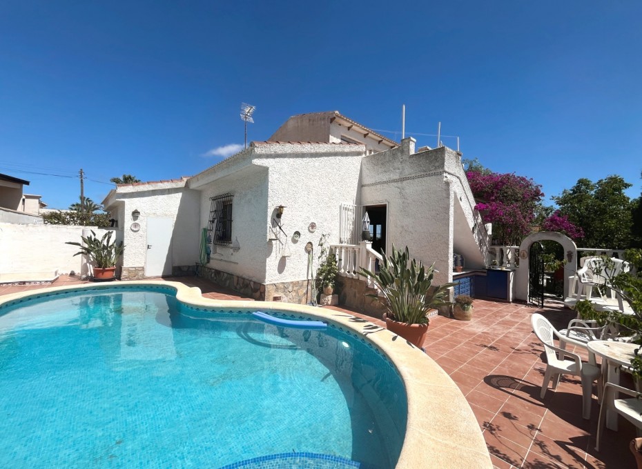 Resale - Villa -
Ciudad Quesada