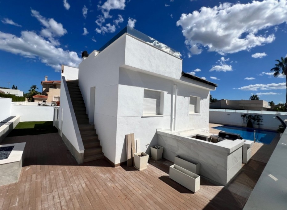 Resale - Villa -
Ciudad Quesada