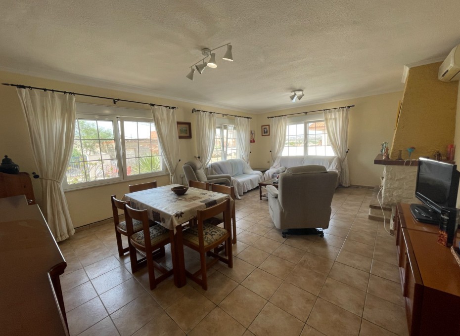 Resale - Villa / Detached -
Benijofar - Pueblo