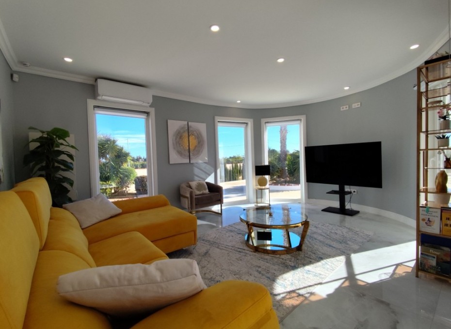 Resale - Villa -
El Mudamiento