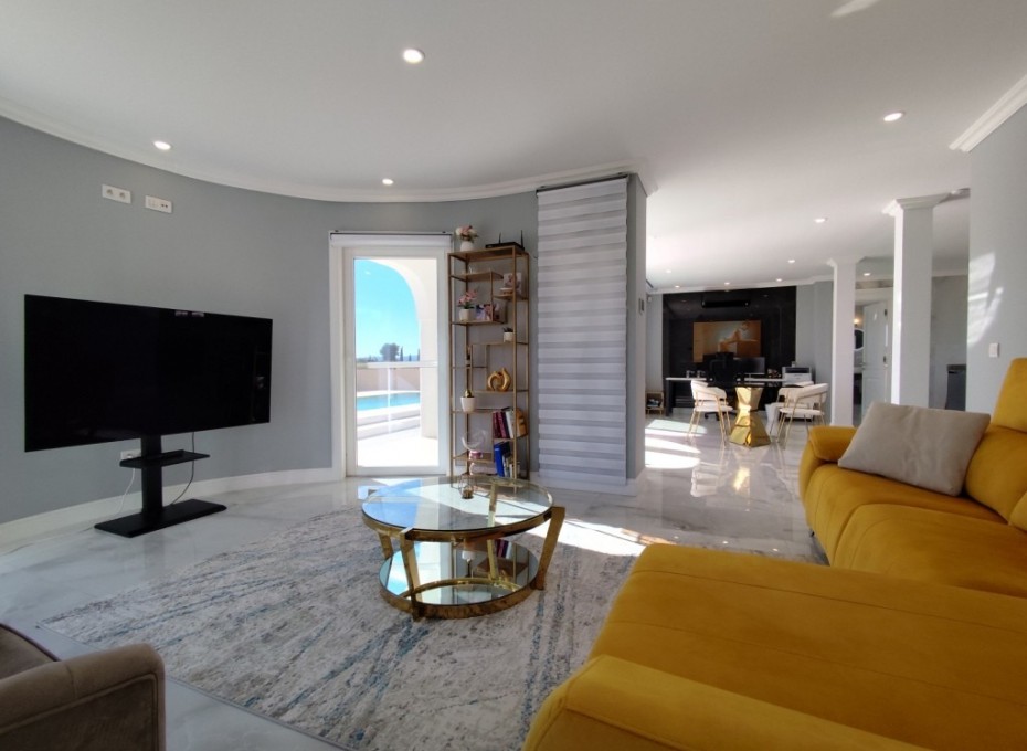 Resale - Villa -
El Mudamiento