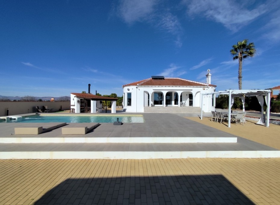 Resale - Villa -
El Mudamiento