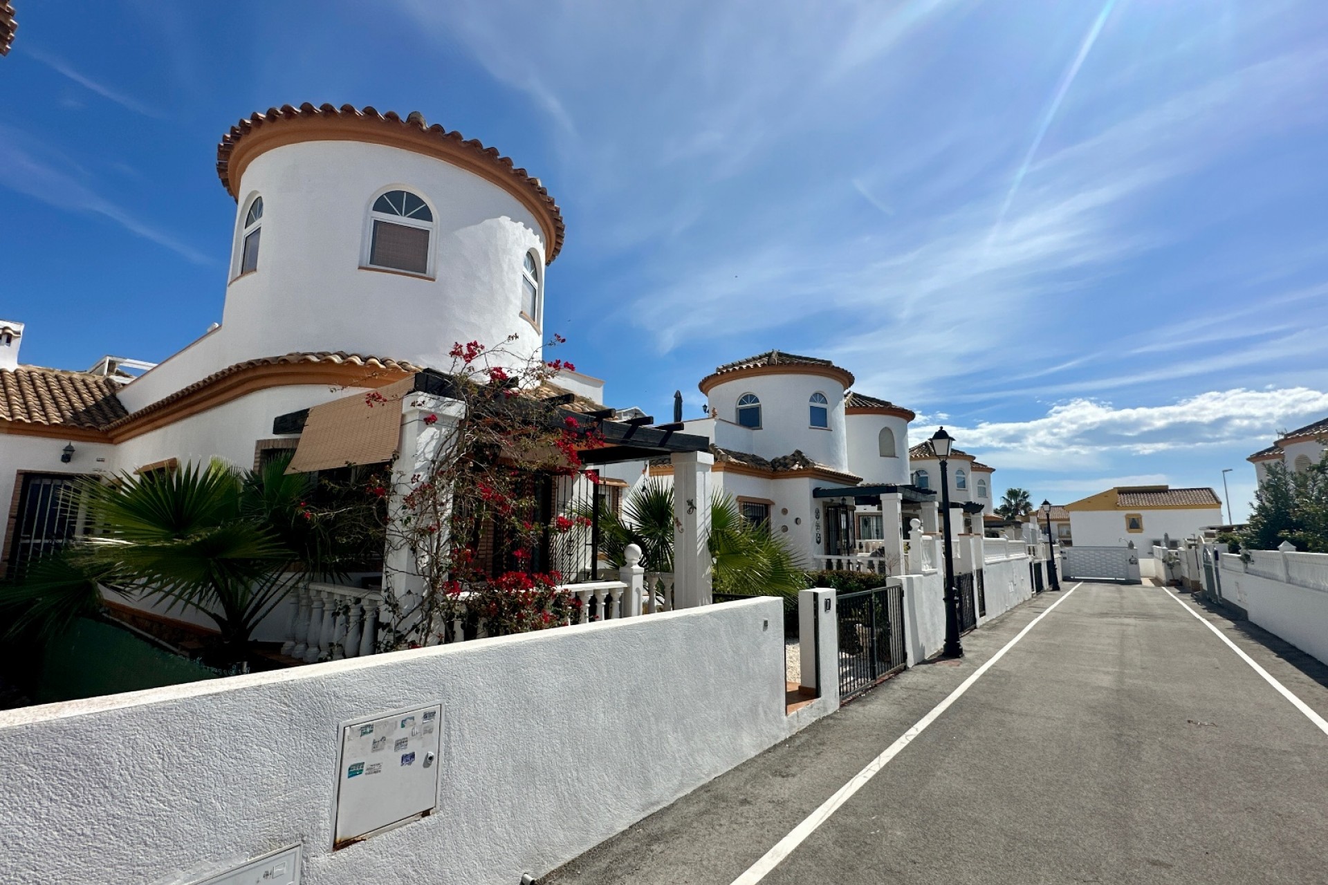 Resale - Villa -
Guardamar del Segura - El Raso