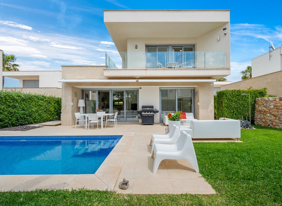 Resale - Villa -
Jacarilla - Vistabella