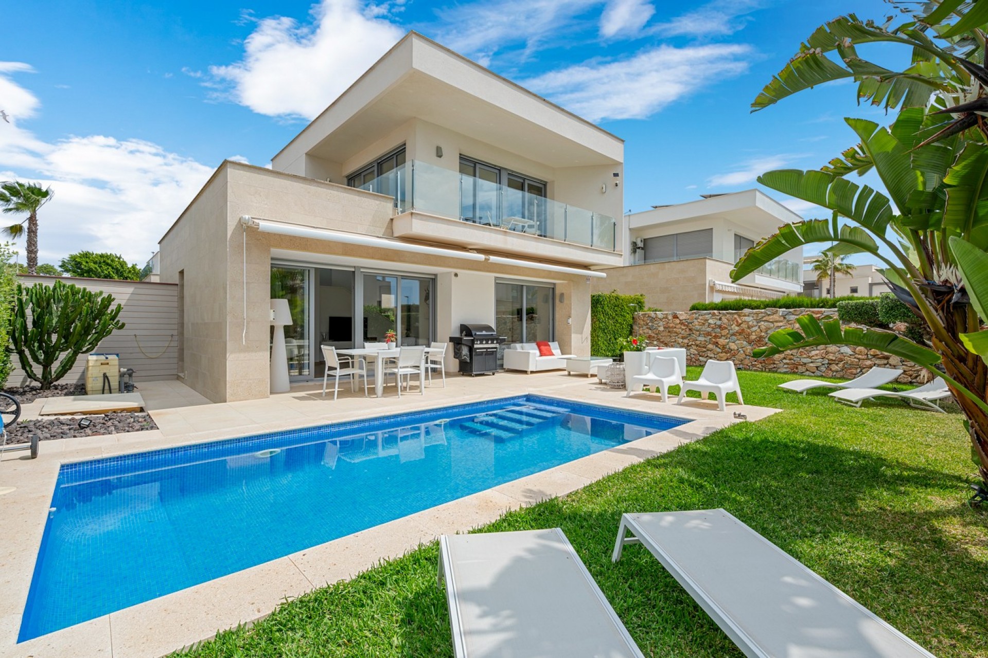 Resale - Villa -
Jacarilla - Vistabella