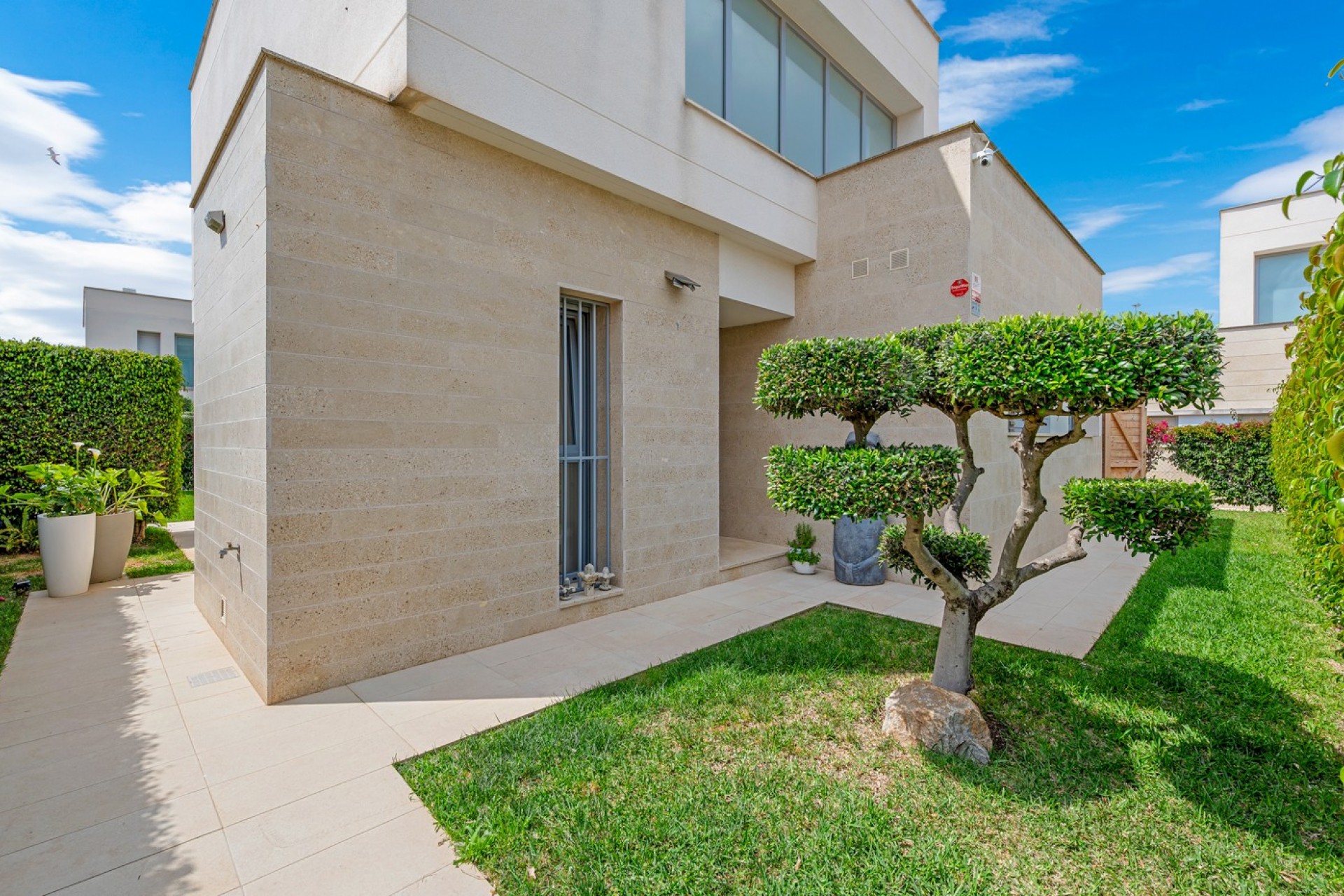 Resale - Villa -
Jacarilla - Vistabella