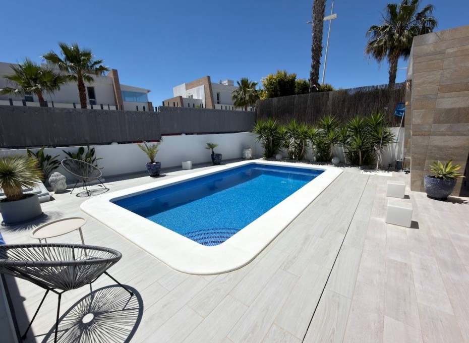 Resale - Villa -
La Finca Golf