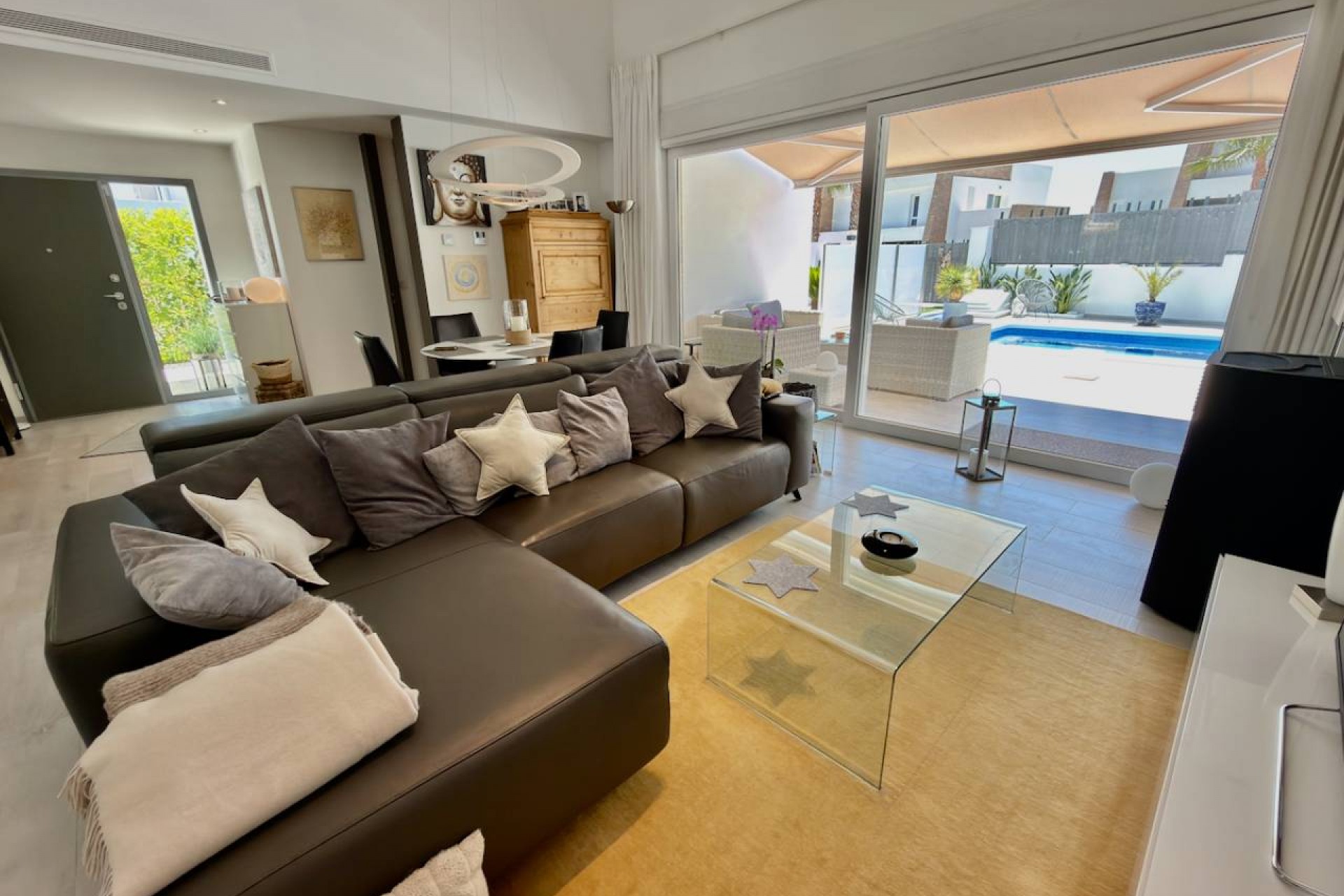 Resale - Villa -
La Finca Golf