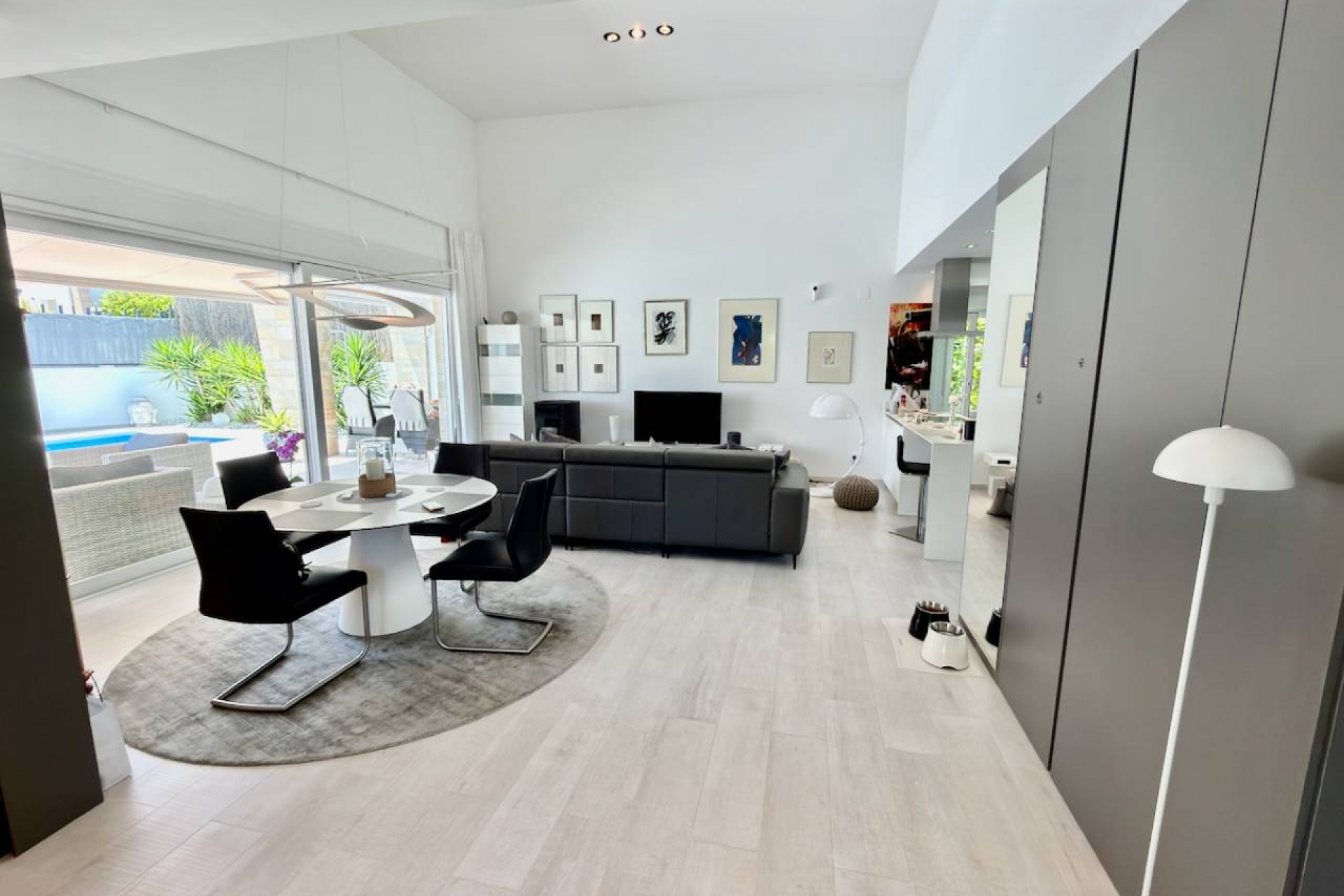 Resale - Villa -
La Finca Golf