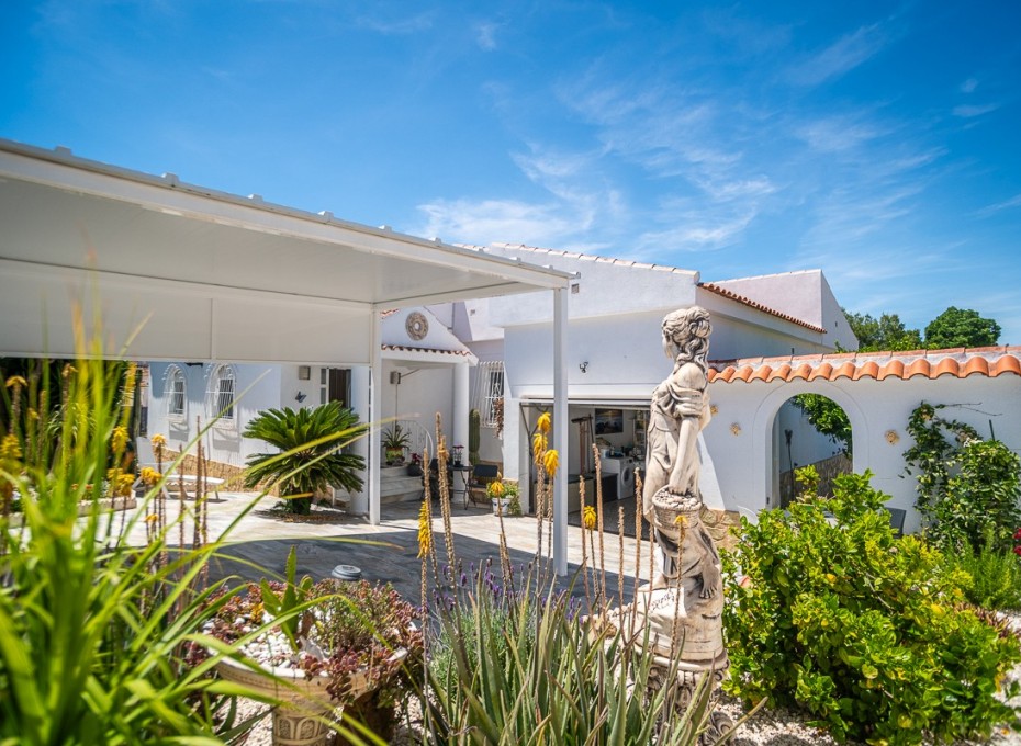 Resale - Villa -
La Marina
