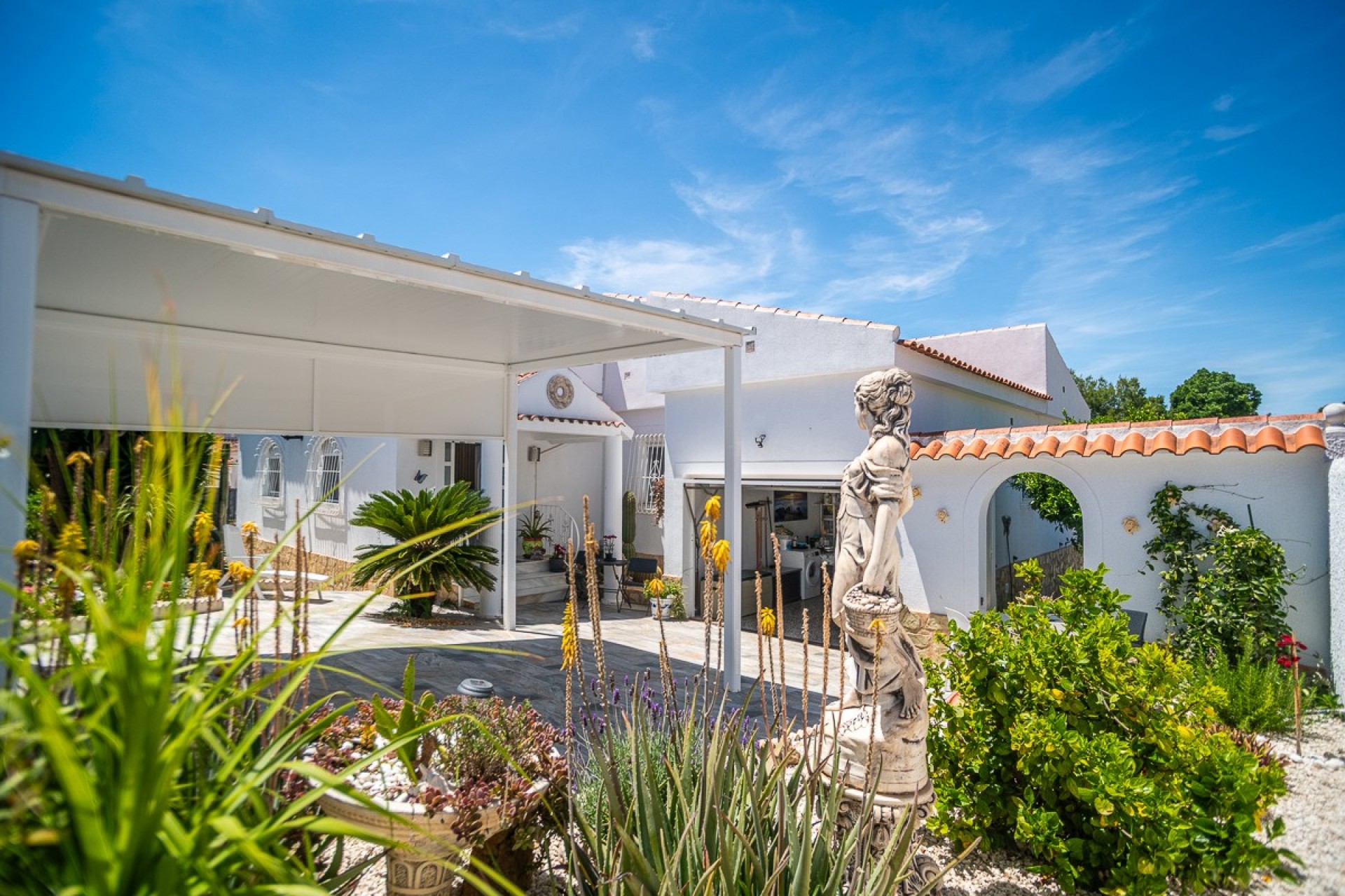 Resale - Villa -
La Marina