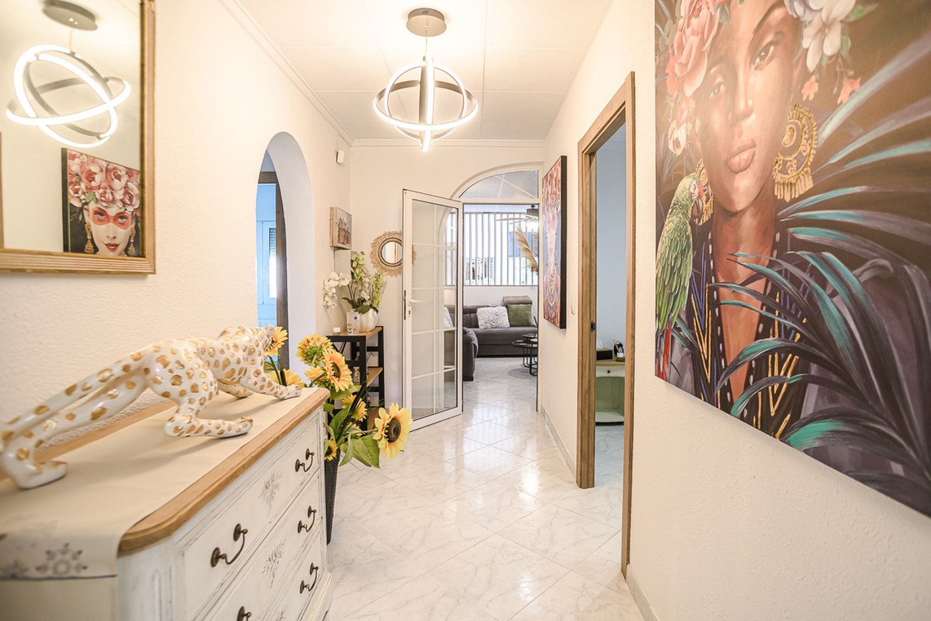 Resale - Villa -
La Marina
