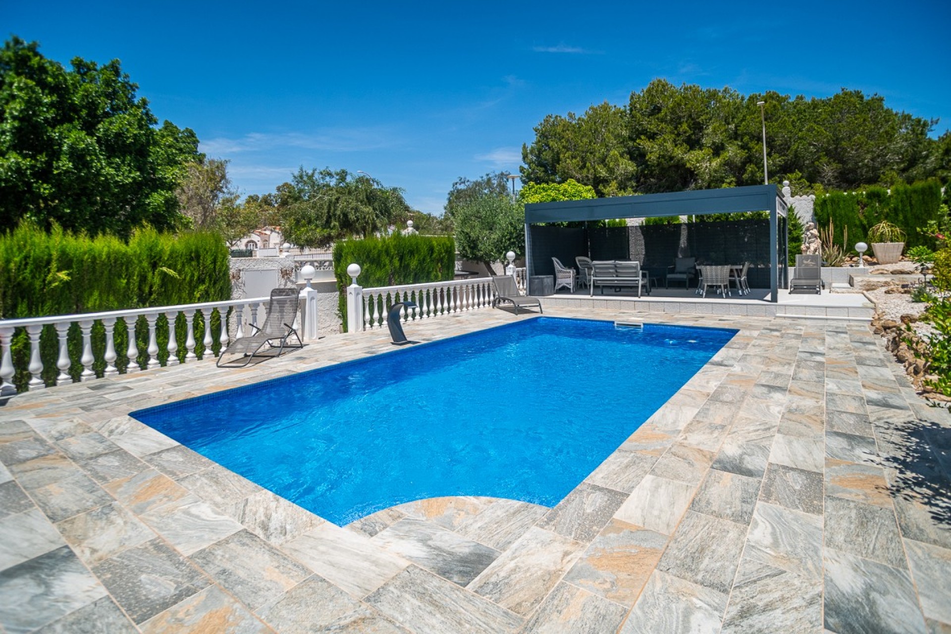 Resale - Villa -
La Marina