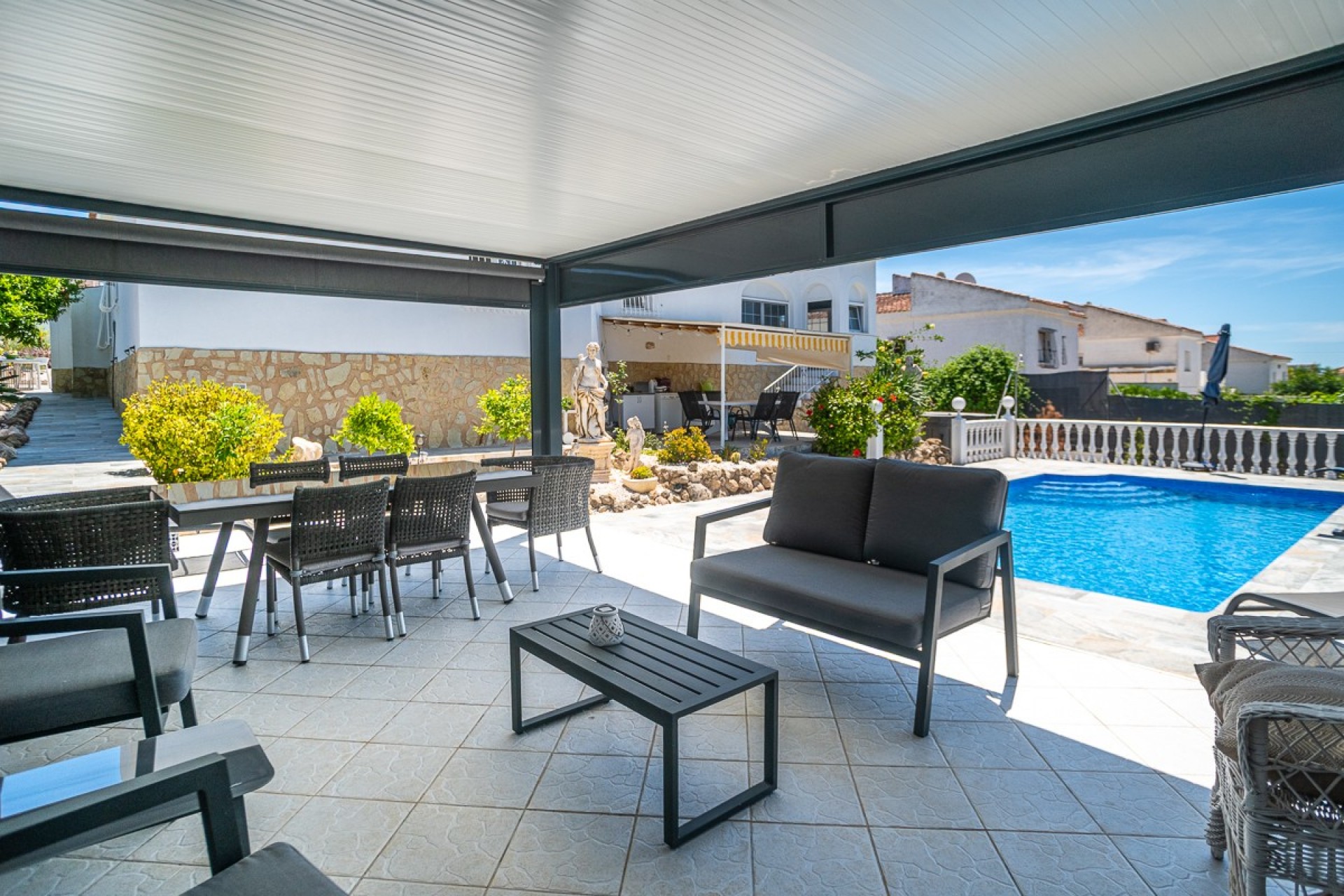 Resale - Villa -
La Marina